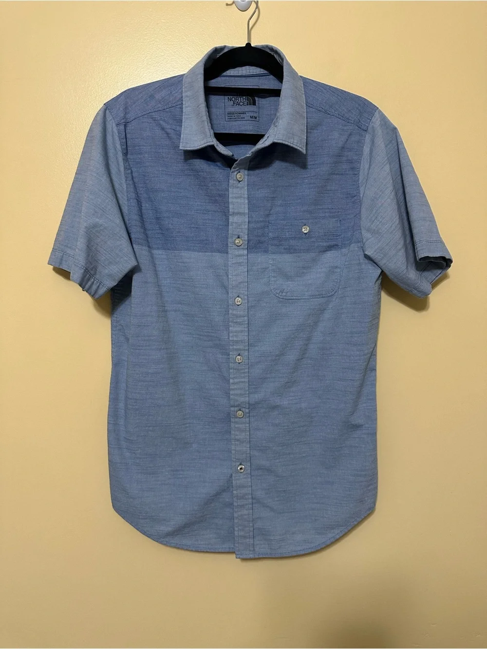 The North Face Block Me Short Sleeve Button Down Shirt Men M Blue Chambray